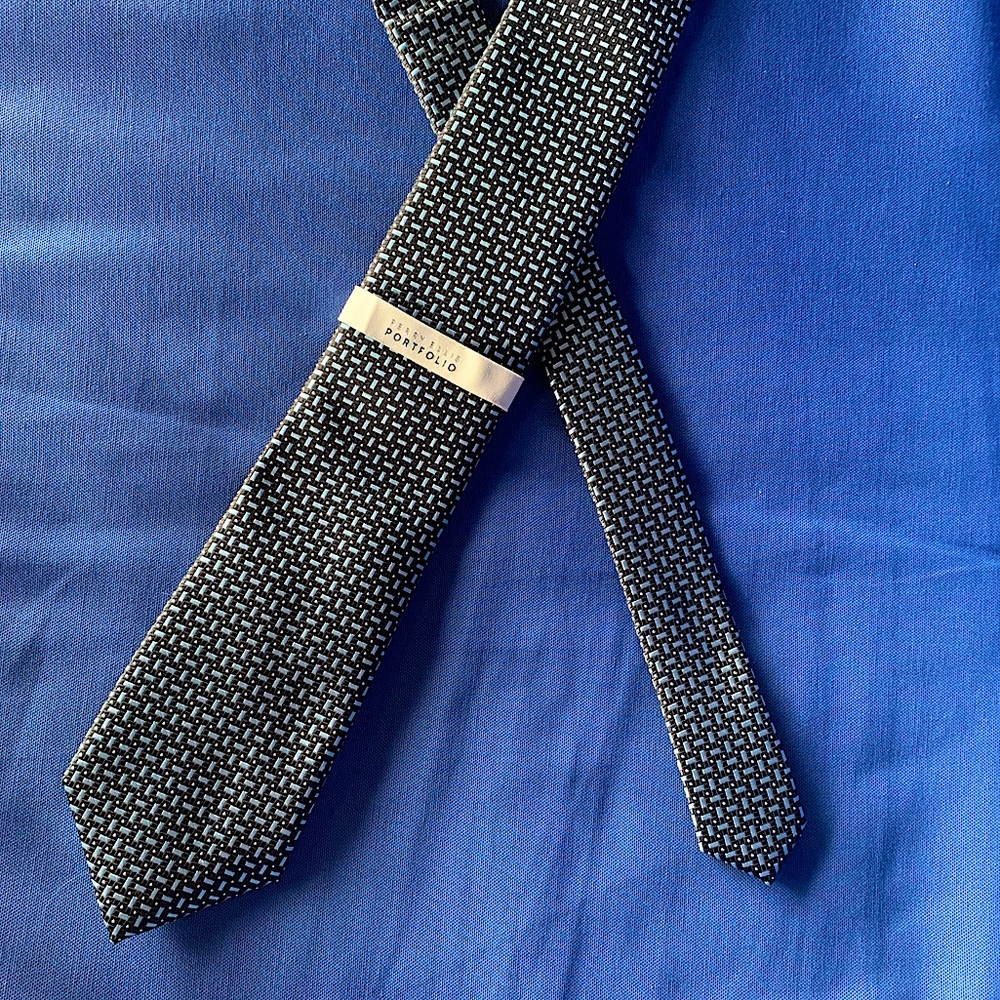 Perry Ellis Portfolio “Santo Mini” Necktie (NWT)